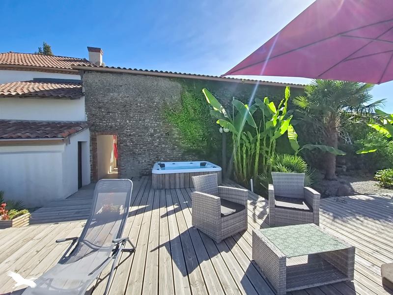 Vente Maison Ségos - 8 pièces -194 m² - (32400)