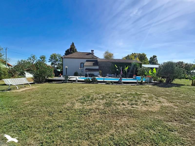 Vente Maison Ségos - 8 pièces -194 m² - (32400)