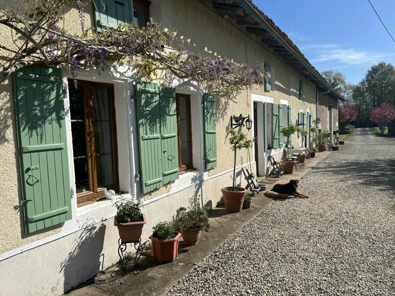 Vente Maison ROUZEDE - 7 pièces -266 m² - (16220)