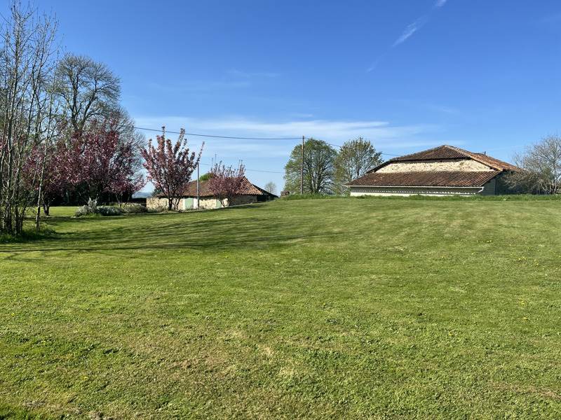 Vente Maison ROUZEDE - 7 pièces -266 m² - (16220)