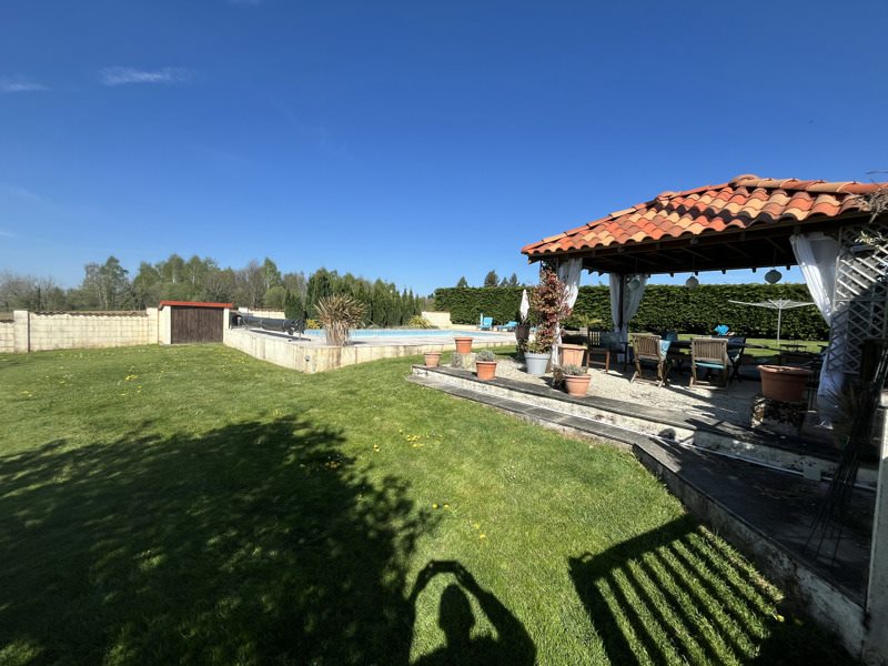 Vente Maison ROUZEDE - 7 pièces -266 m² - (16220)