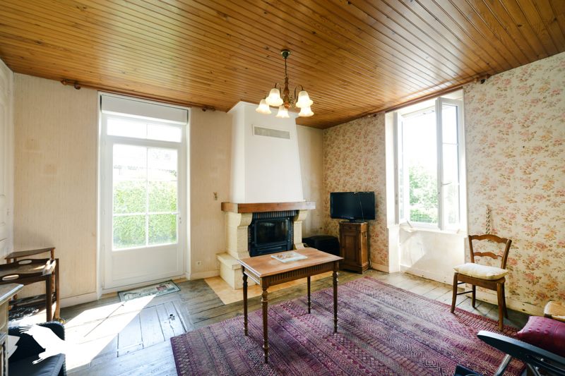 Vente Maison MASSIGNAC - 9 pièces -210 m² - (16310)