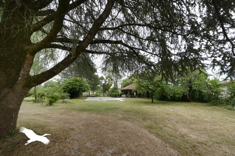 Vente Maison MONTBRON - 6 pièces -227,8 m² - (16220)