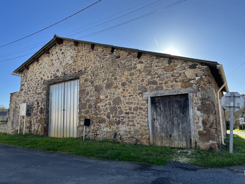 Vente Grange ECURAS - 1 pièce -57 m² - (16220)