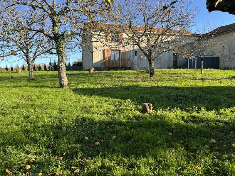 Vente Maison MONTBRON - 4 pièces -97 m² - (16220)