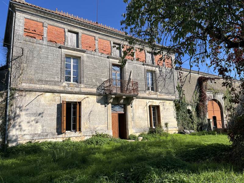 Vente Maison ECURAS - 5 pièces -177 m² - (16220)