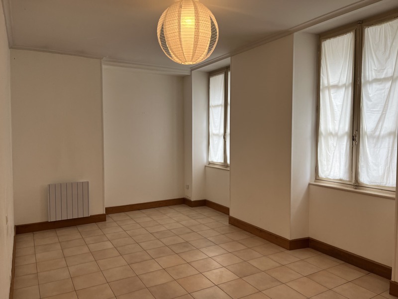 Vente Maison MONTBRON - 5 pièces -135 m² - (16220)