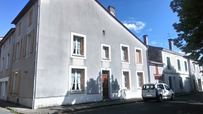 Vente Maison MONTBRON - 5 pièces -135 m² - (16220)