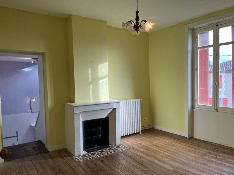 Vente Maison ECURAS - 6 pièces -183 m² - (16220)