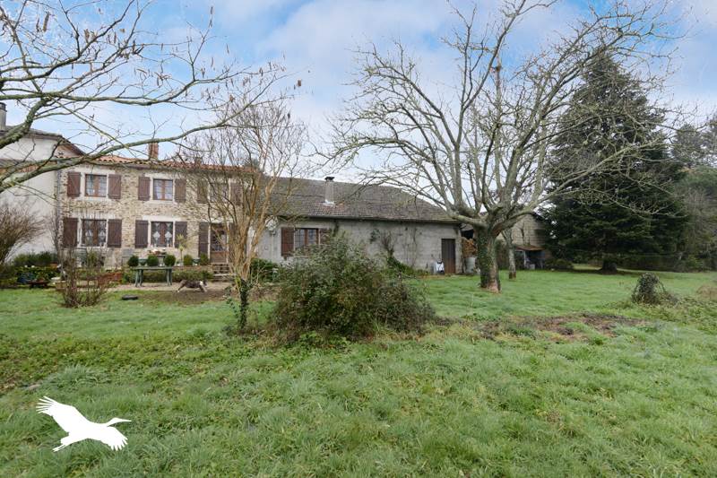 Vente Maison ROUZEDE - 6 pièces -140 m² - (16220)