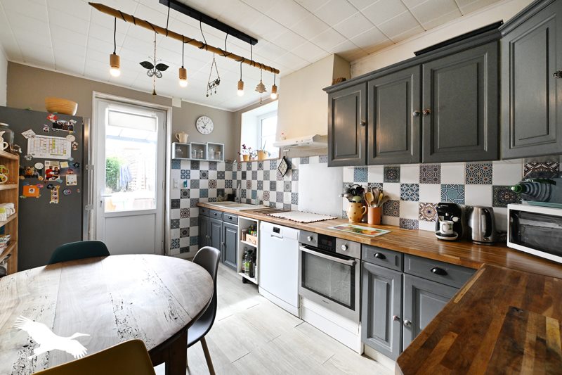 Vente Maison MONTBRON - 7 pièces -150 m² - (16220)