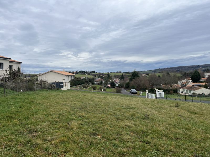 Terrain 819 m²