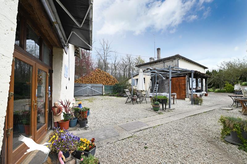Vente Maison COMBIERS - 10 pièces -238 m² - (16320)