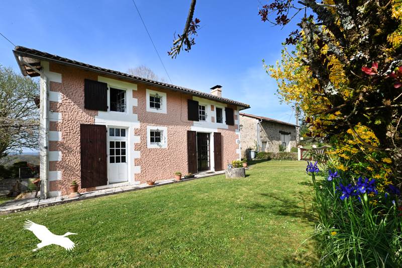 Vente Maison ECURAS - 6 pièces -132 m² - (16220)