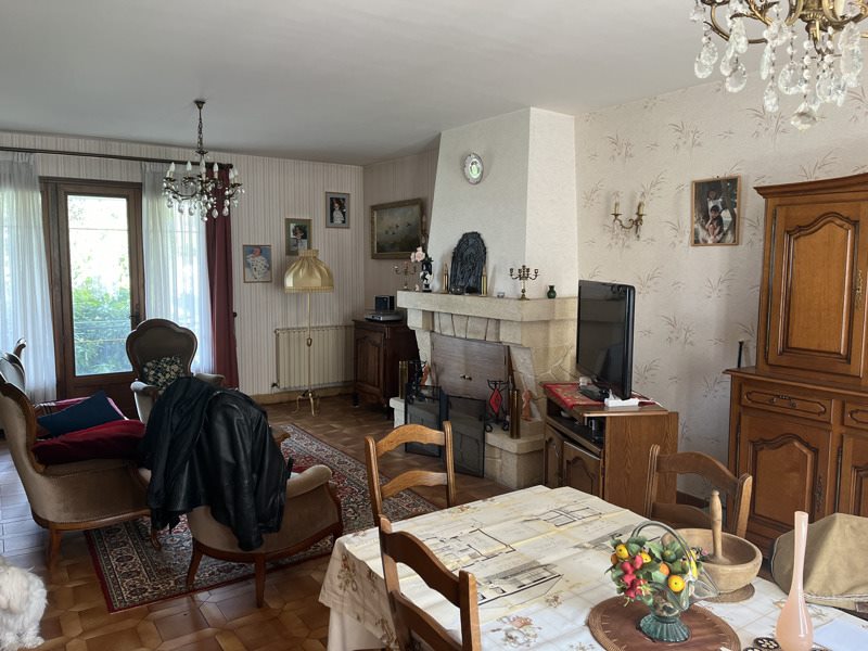 Vente Maison MONTBRON - 6 pièces -181 m² - (16220)