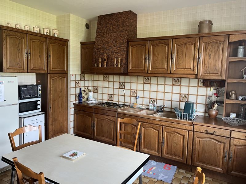 Vente Maison MONTBRON - 6 pièces -181 m² - (16220)