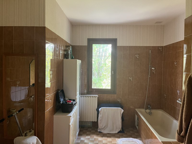 Vente Maison MONTBRON - 6 pièces -181 m² - (16220)