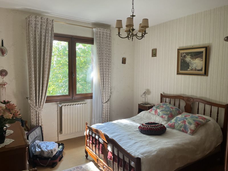 Vente Maison MONTBRON - 6 pièces -181 m² - (16220)