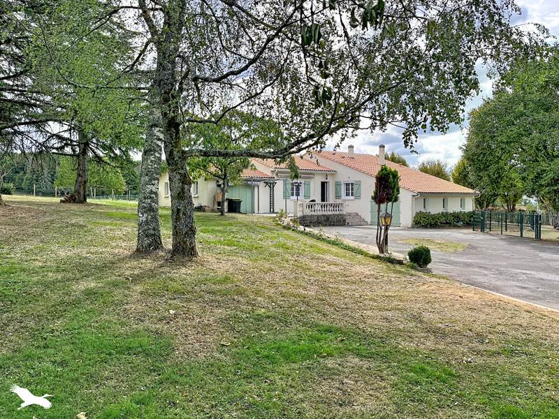 Maison 5 pièces 126 m² · à Écuras · 126 m² · 213 000 €
