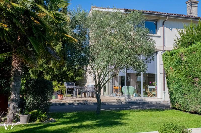 Vente Maison BEGLES - 8 pièces -217 m² - (33130)