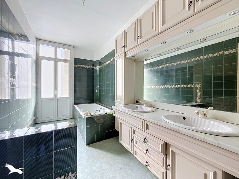 Vente Immeuble Lourdes - -  270 m² - (65100)