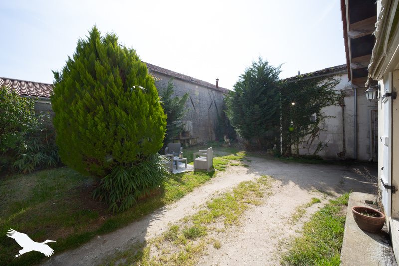 Vente Maison LARUSCADE - 5 pièces -198 m² - (33620)