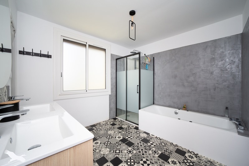 Vente Maison CEZAC - 5 pièces -147 m² - (33620)