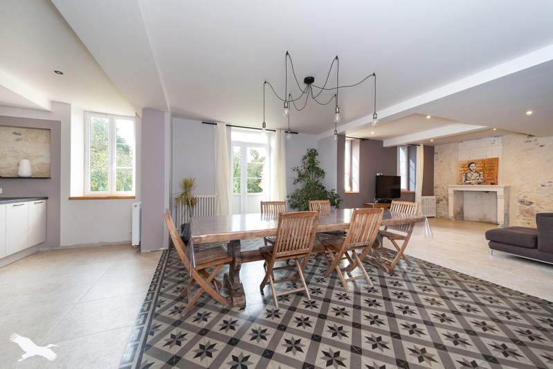 Vente Maison Laruscade - 10 pièces -325 m² - (33620)