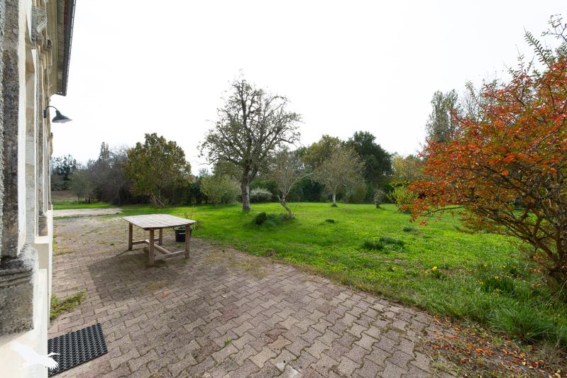 Vente Maison Laruscade - 10 pièces -325 m² - (33620)