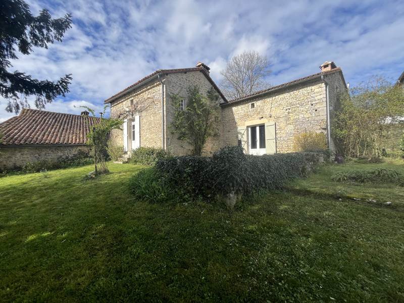 Vente Maison BENEST - 6 pièces -130,2 m² - (16350)