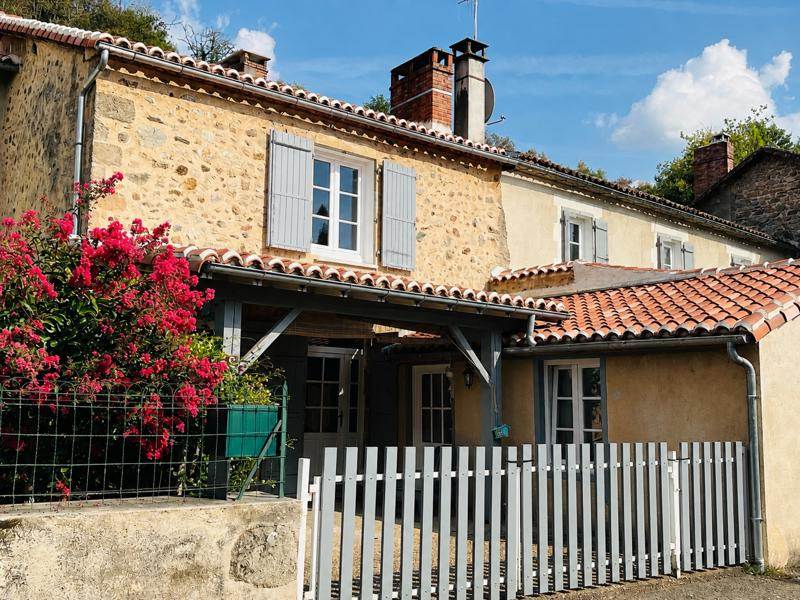 Vente Maison CONFOLENS - 3 pièces -130 m² - (16500)