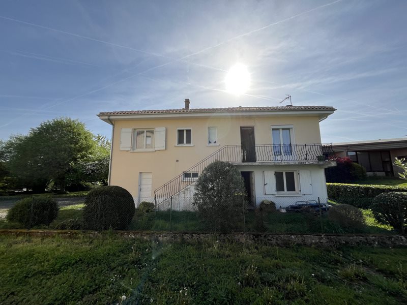 Maison 5 pièces 105 m² · à Confolens · 105 m² · 108 600 €