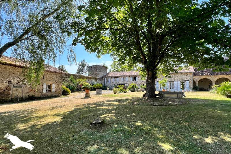 Vente Maison ANSAC SUR VIENNE - 10 pièces -288 m² - (16500)