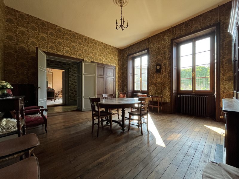 Vente Maison CONFOLENS - 10 pièces -375 m² - (16500)