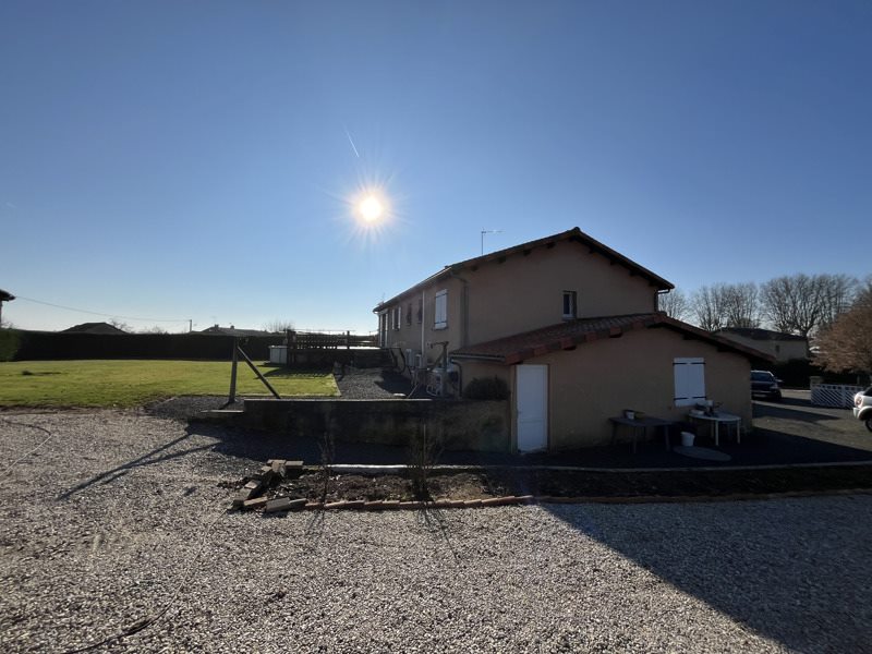Vente Maison CHABRAC - 7 pièces -188 m² - (16150)
