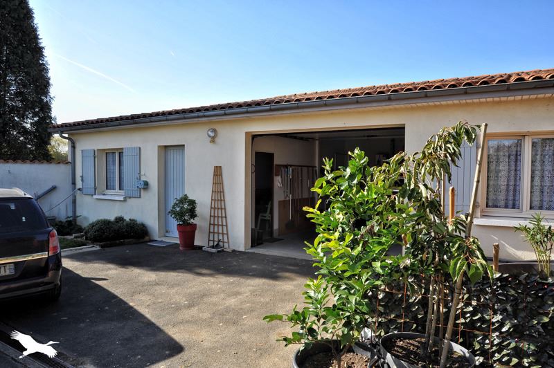 Vente Maison TERRES DE HAUTE CHARENTE - 6 pièces -149 m² - (16270)
