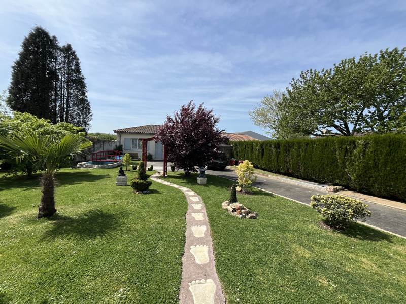Vente Maison TERRES DE HAUTE CHARENTE - 6 pièces -149 m² - (16270)