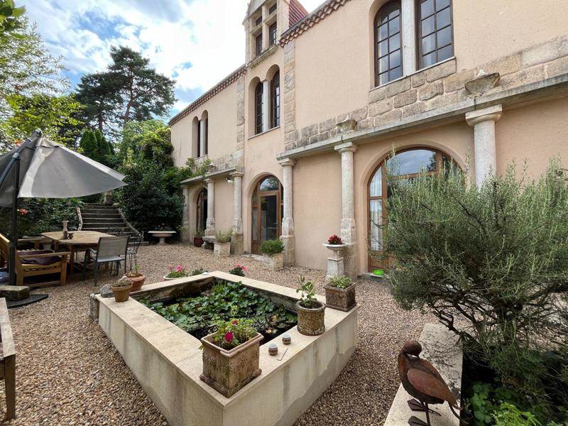 Maison 14 pièces 340 m² · à Confolens · 340 m² · 175 000 €
