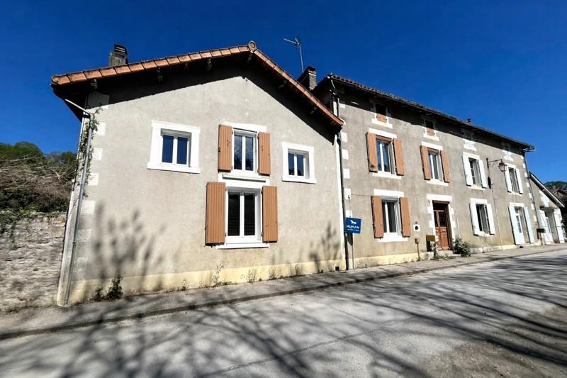 Maison 5 pièces 184 m² · à Alloue · 184 m² · 85 000 €