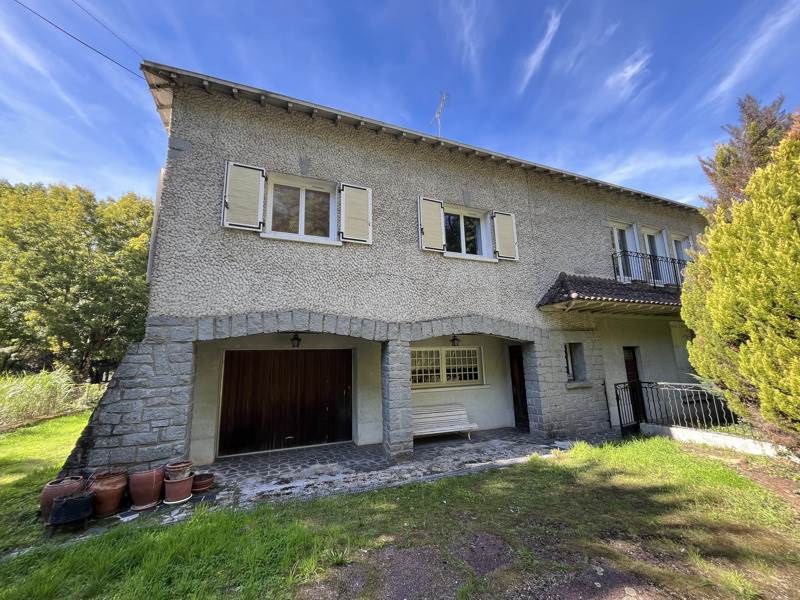 Maison 10 pièces 190 m² · à Confolens · 190 m² · 129 600 €