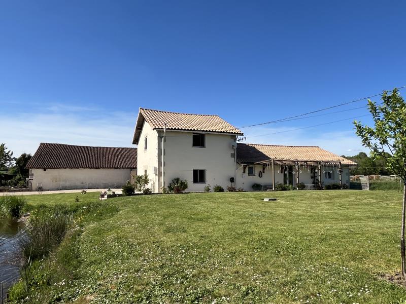 Vente Maison EPENEDE 16490 5 pièces - 140 m²