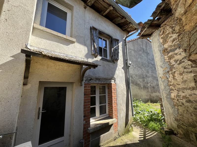 Vente Maison SAULGOND - 3 pièces -145 m² - (16420)