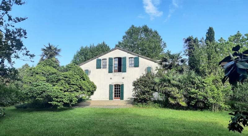 Vente Maison POUILLON - 8 pièces -314 m² - (40350)