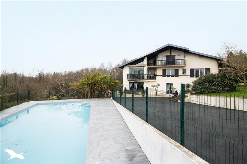 Vente Maison BRISCOUS - 11 pièces -310 m² - (64240)