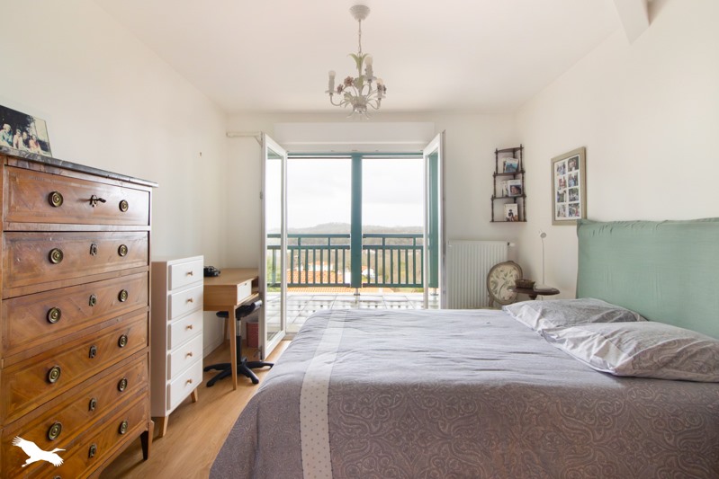 Vente Appartement ST PIERRE D IRUBE - 4 pièces -99 m² - (64990)