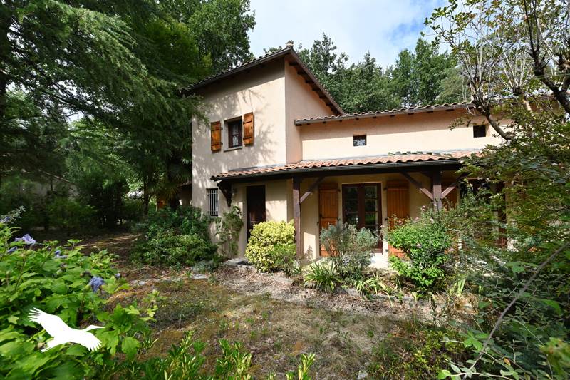 Maison 5 pièces 141 m² · à Puymoyen · 141 m² · 245 000 €