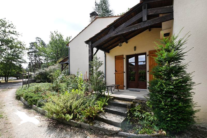 Vente Maison Puymoyen - 5 pièces -141 m² - (16400)