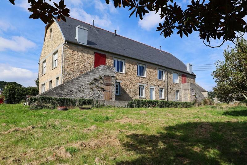 Vente Maison PEUMERIT - 8 pièces -300 m² - (29710)