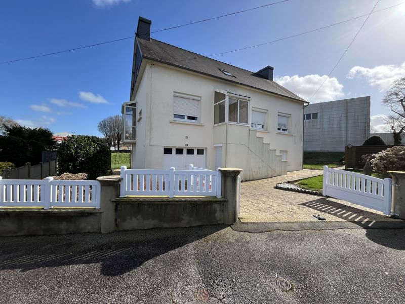 Vente Maison CARHAIX PLOUGUER - 6 pièces -100 m² - (29270)