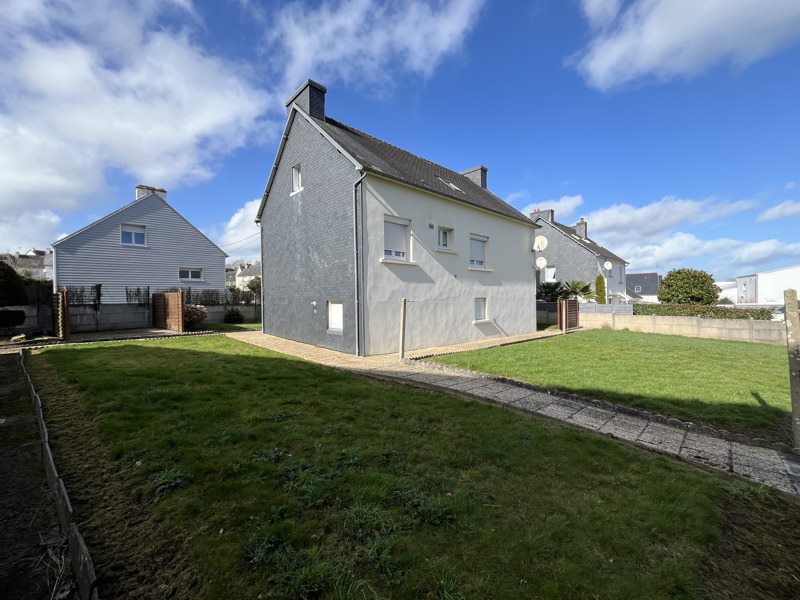 Vente Maison CARHAIX PLOUGUER - 6 pièces -100 m² - (29270)